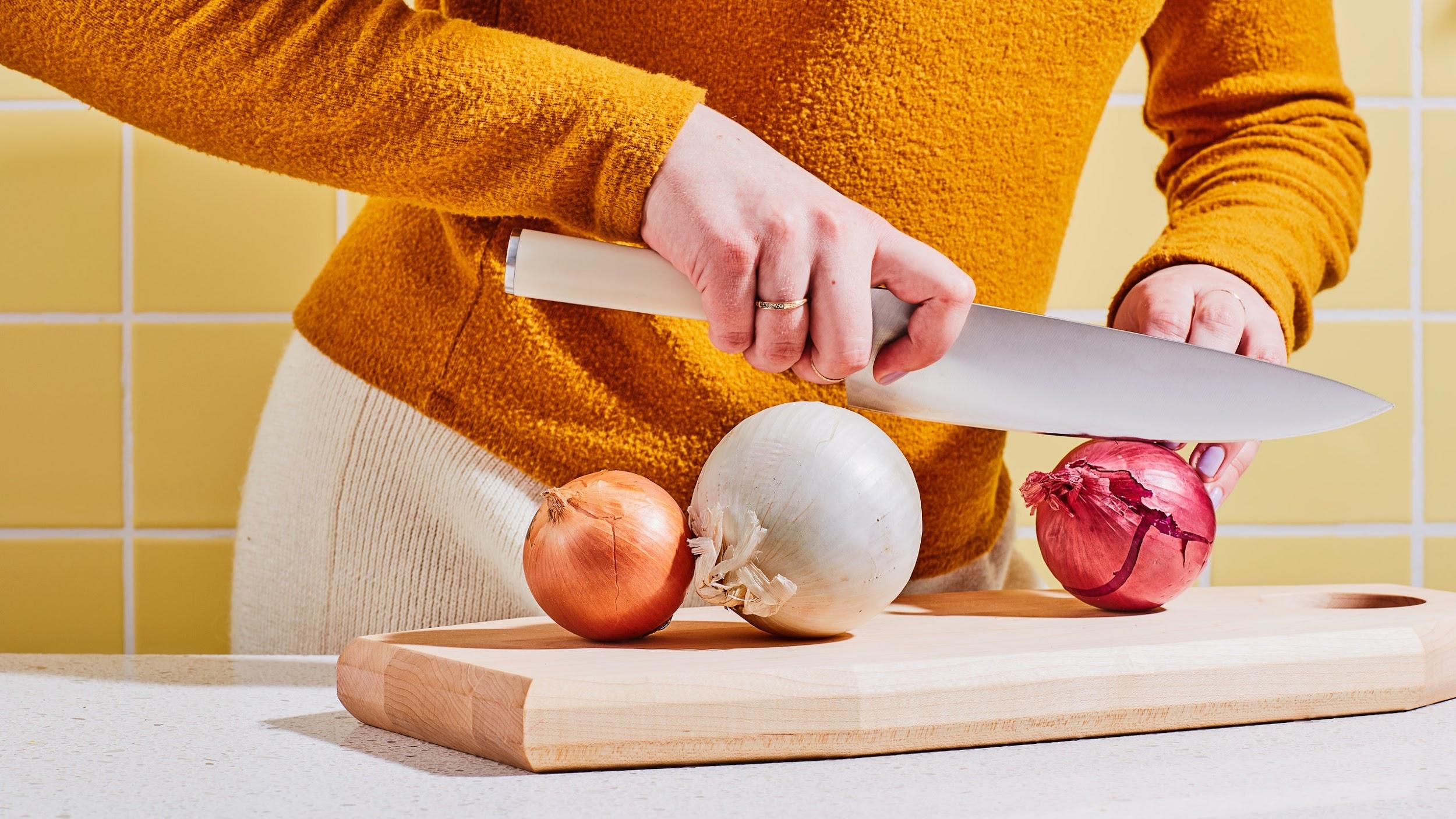 How to Hold a Chef's Knife the Right Way | Epicurious